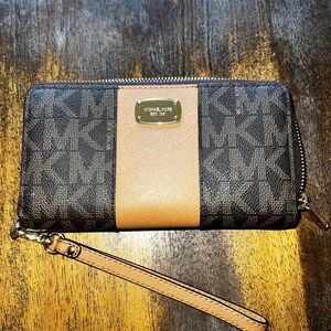 Michael Kors Wristlet Wallet